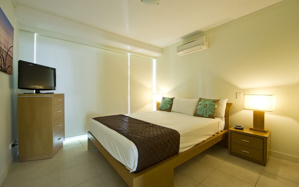 Blue on Blue Apartment 812 - Master Bedroom