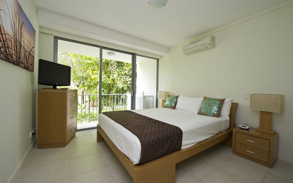 Blue on Blue Apartment 812 - Master Bedroom