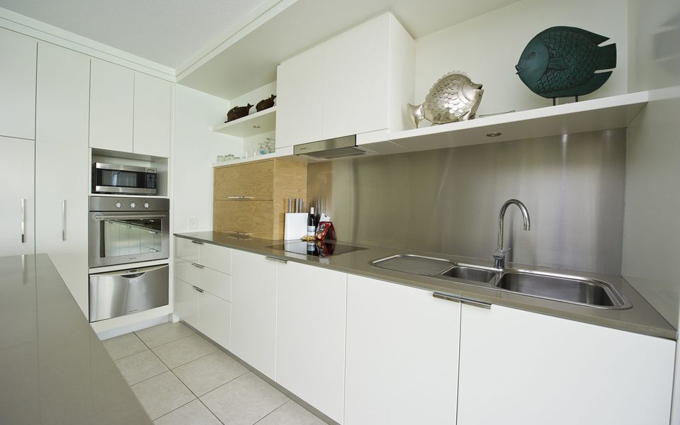 Blue on Blue Apartment 812 - Kitchen