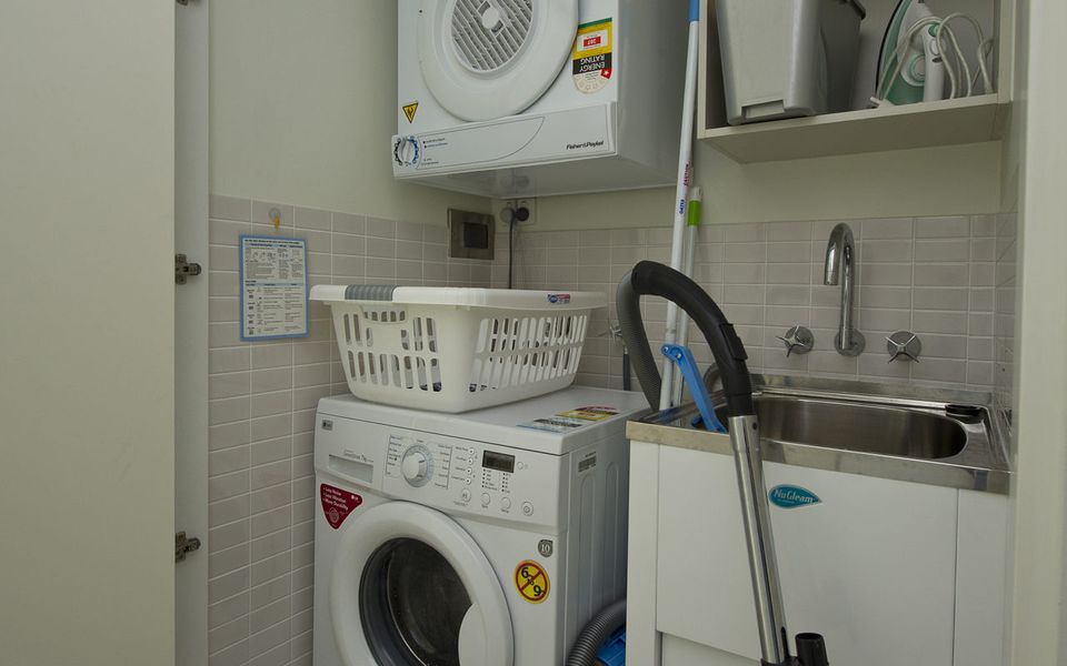 Blue on Blue Apartment 812 - Laundry