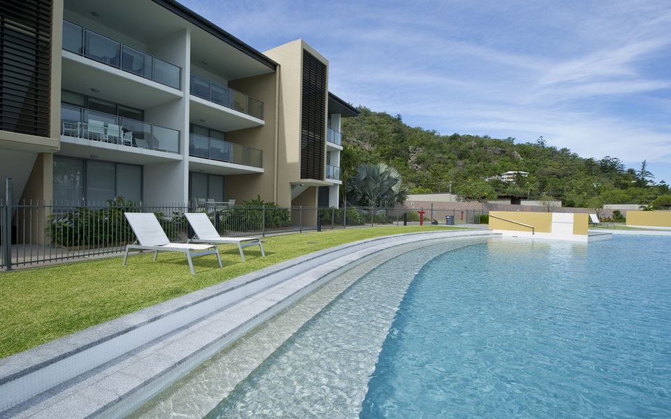 Blue on Blue Apartment 812 - Lagoon Pool