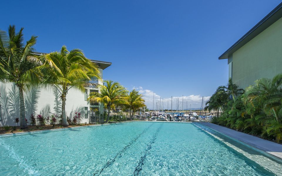 Blue on Blue Apartment 813 - Lagoon Pool