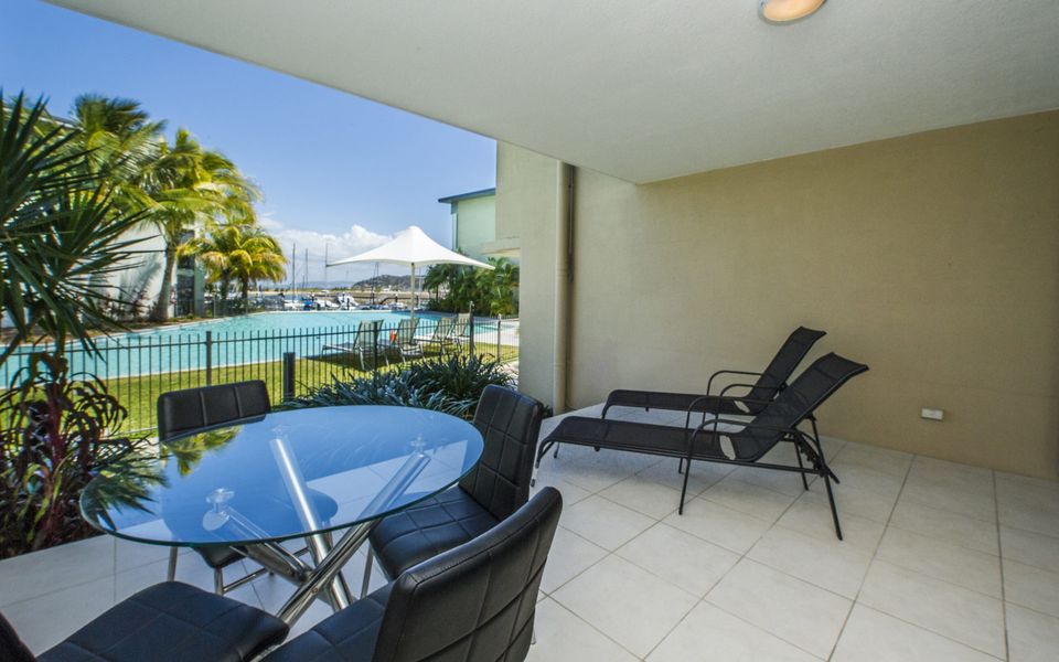 Blue on Blue Apartment 813 - Verandah