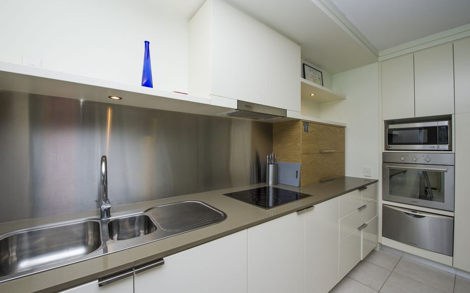 Blue on Blue Apartment 813 - Kitchen