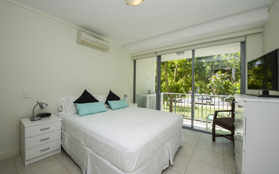 Blue on Blue Apartment 813 - Master Bedroom