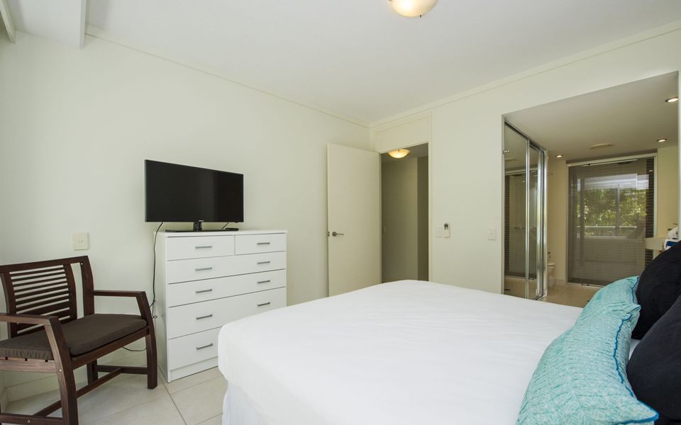 Blue on Blue Apartment 813 - Master Bedroom