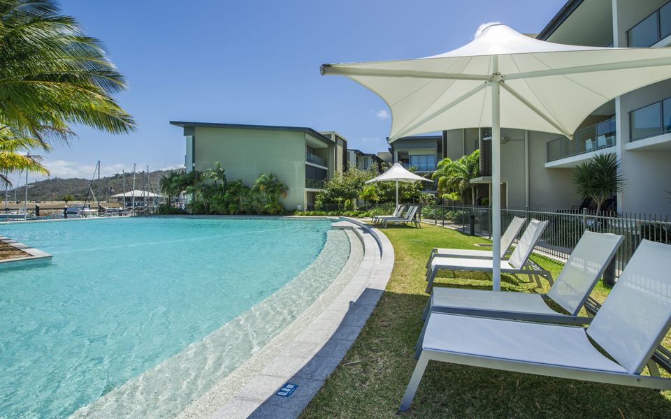 Blue on Blue Apartment 813 - Lagoon Pool