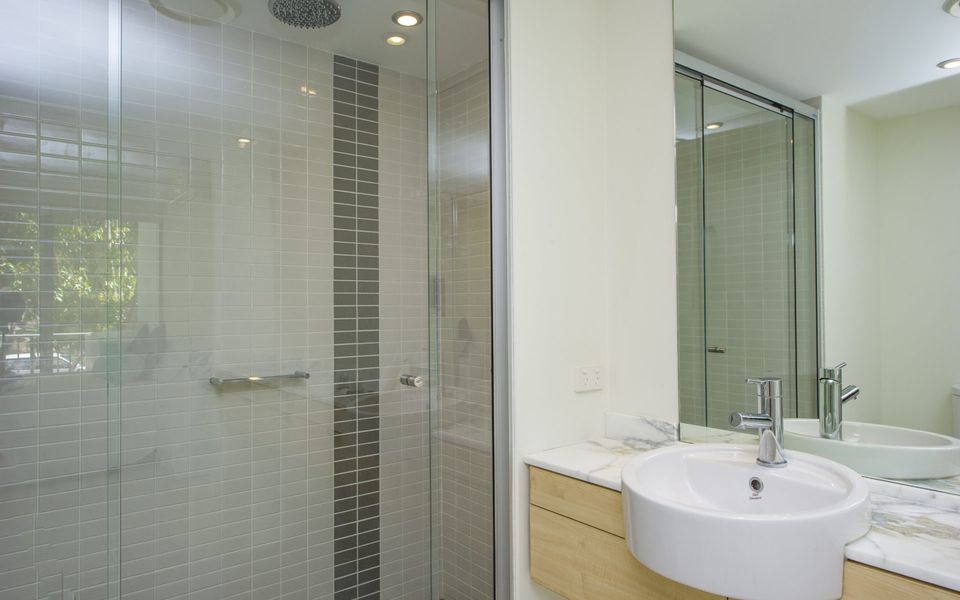 Blue on Blue Apartment 813 - Master Bathroom