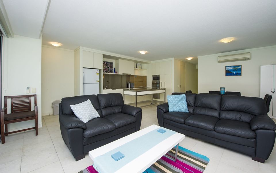 Blue on Blue Apartment 813 - Living Area