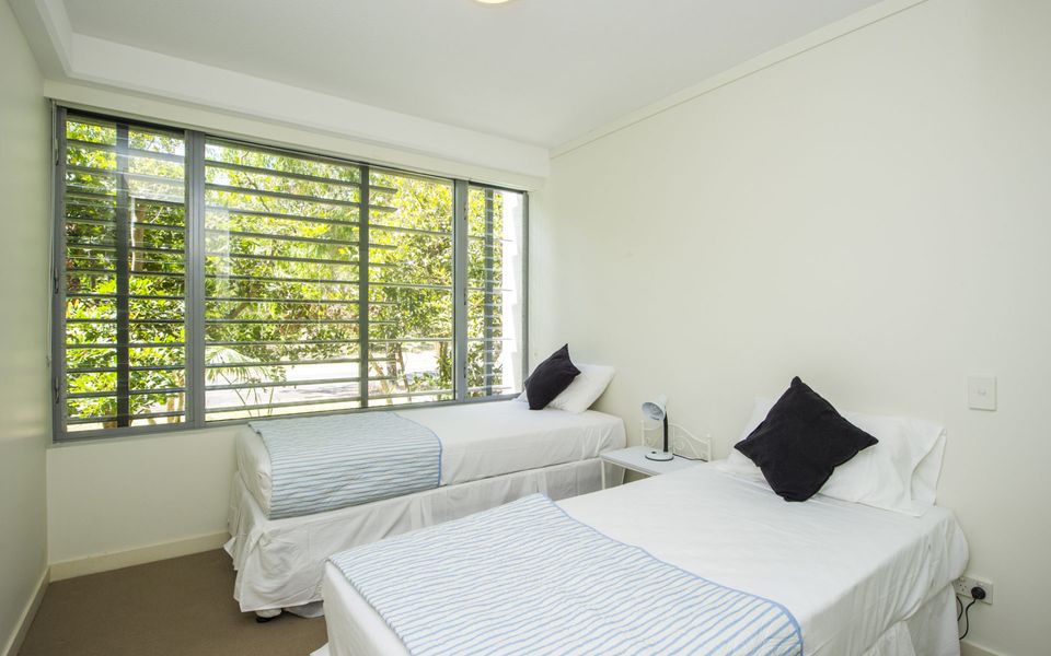 Blue on Blue Apartment 813 - Bedroom 2