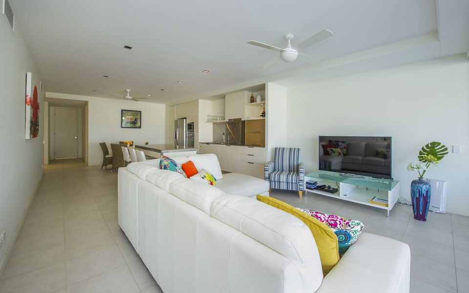 Blue on Blue Apartment 912 - Living Area