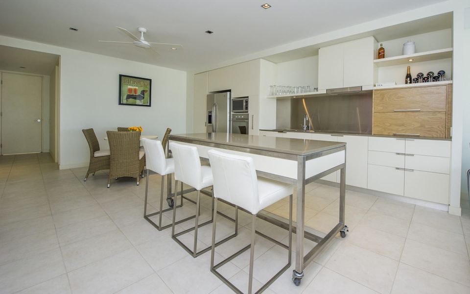 Blue on Blue Apartment 912 - Kitchen