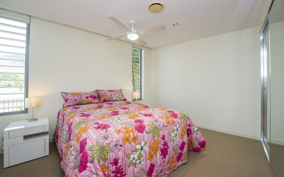 Blue on Blue Apartment 912 - Bedroom 2