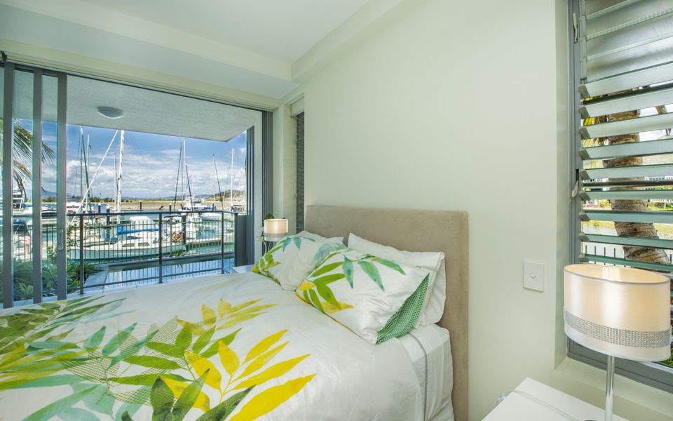 Blue on Blue Apartment 912 - Master Bedroom