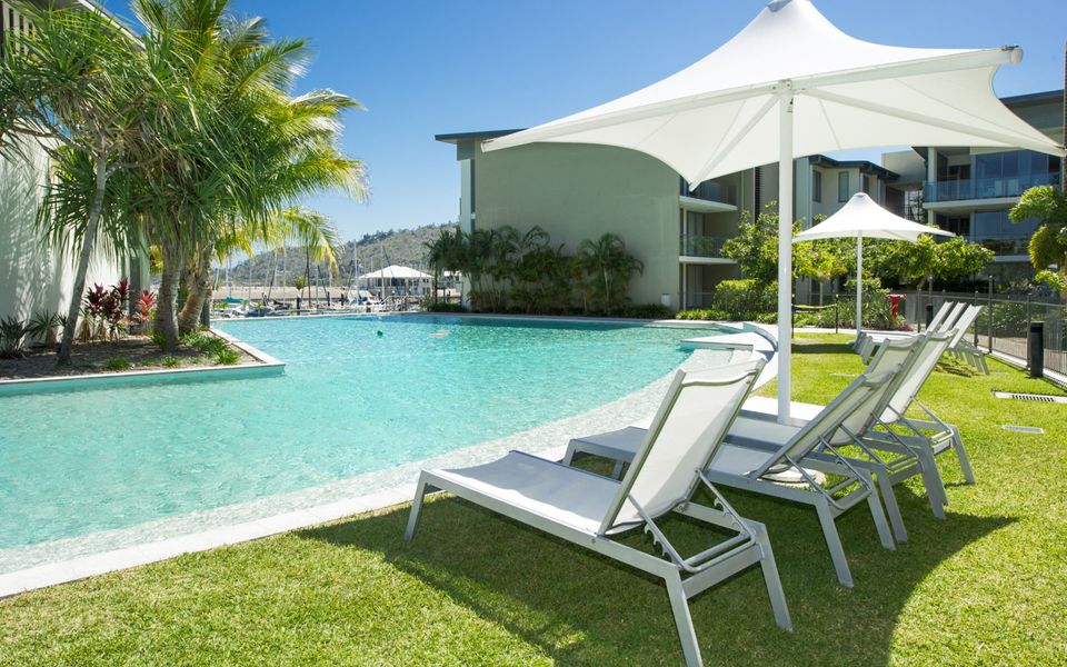 Blue on Blue Apartment 912 - Lagoon Pool