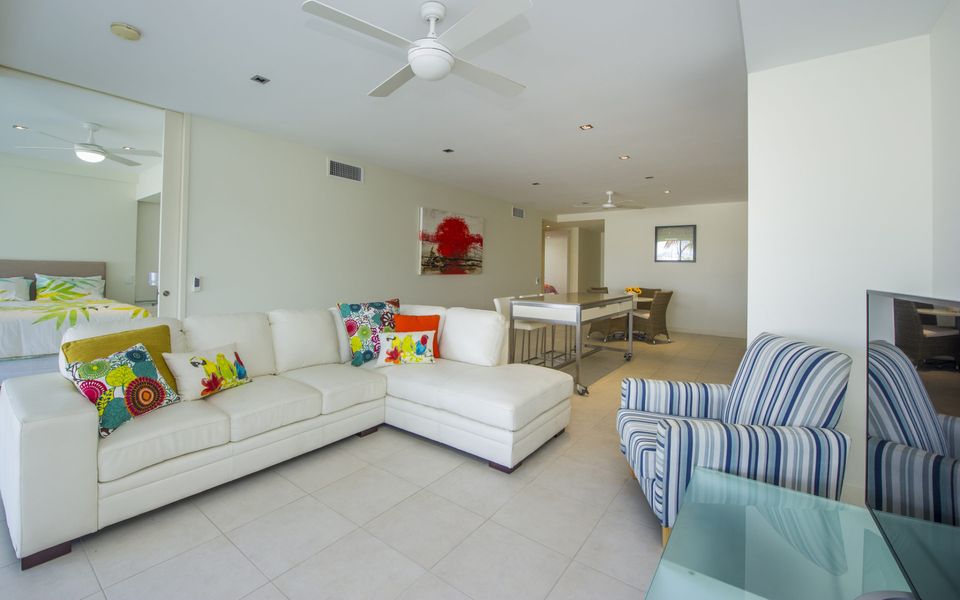 Blue on Blue Apartment 912 - Living Area