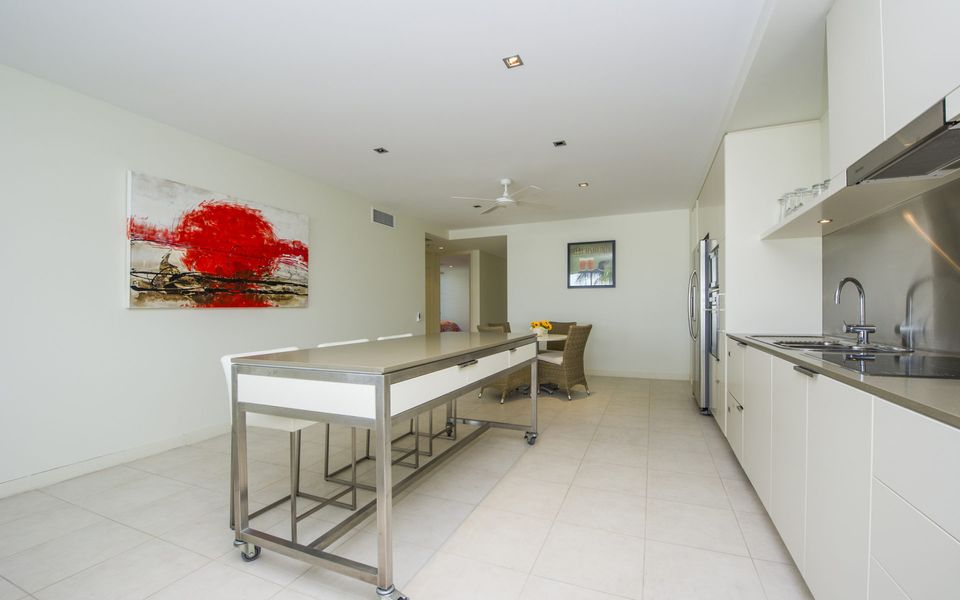 Blue on Blue Apartment 912 - Kitchen