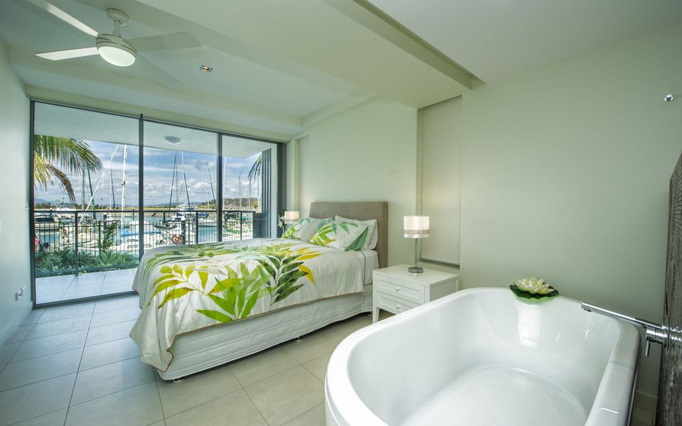 Blue on Blue Apartment 912 - Master Bedroom