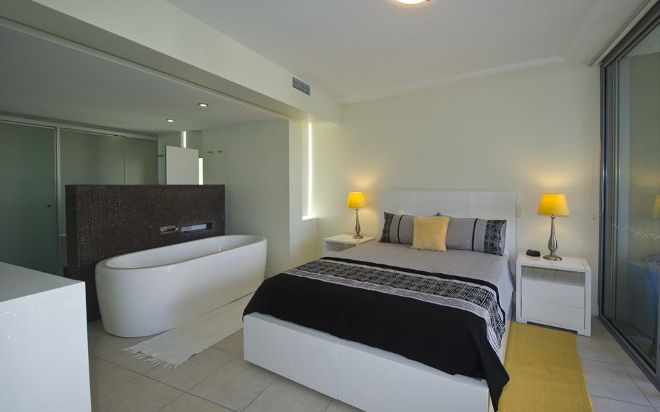 Blue on Blue Apartment 921 - Mater Bedroom