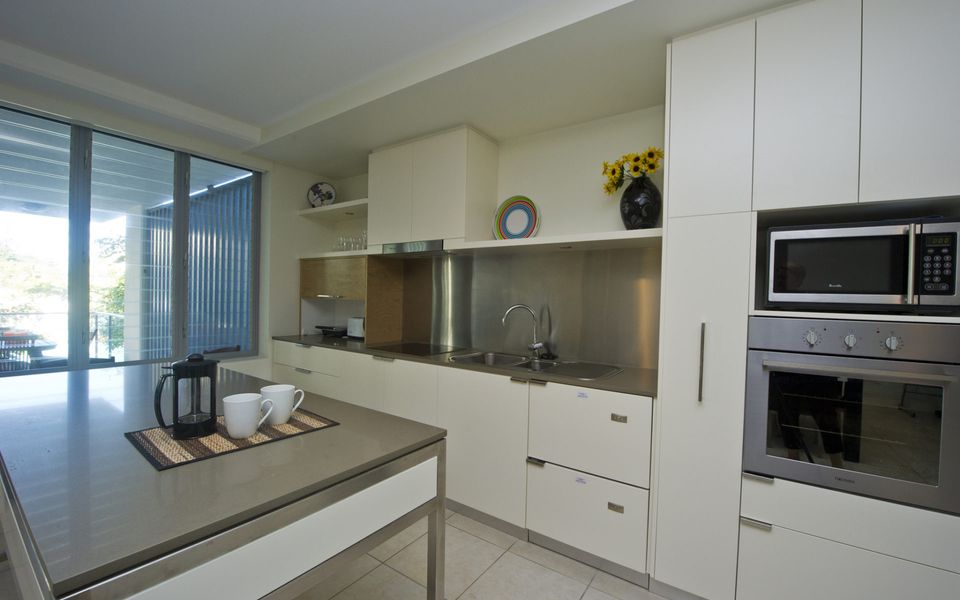 Blue on Blue Apartment 921 - Kitchen