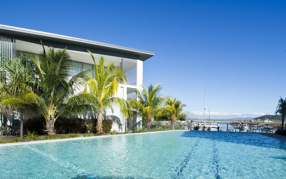 Blue on Blue Apartment 921 - Lagoon Pool