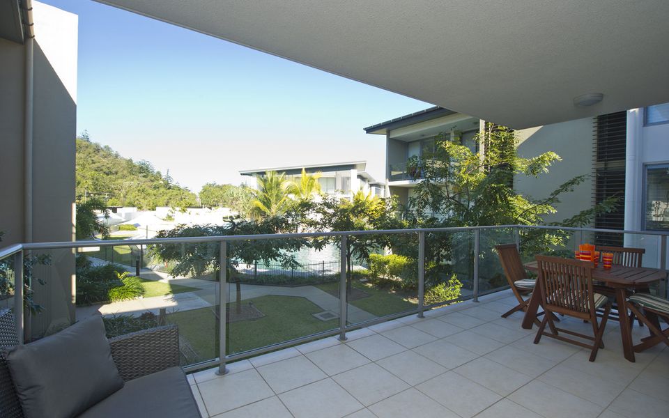 Blue on Blue Apartment 921 - Balcony