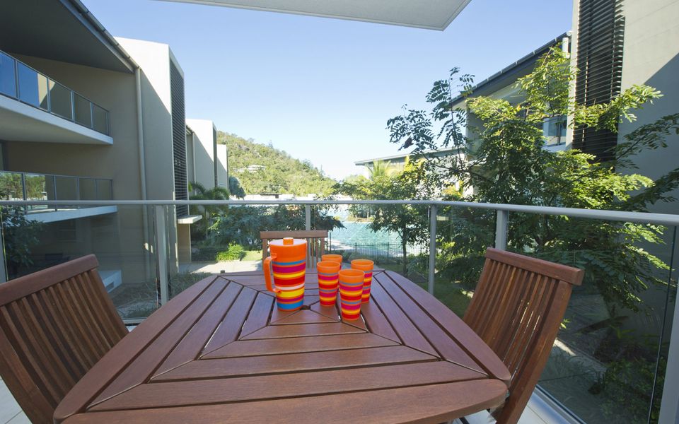 Blue on Blue Apartment 921 - Balcony