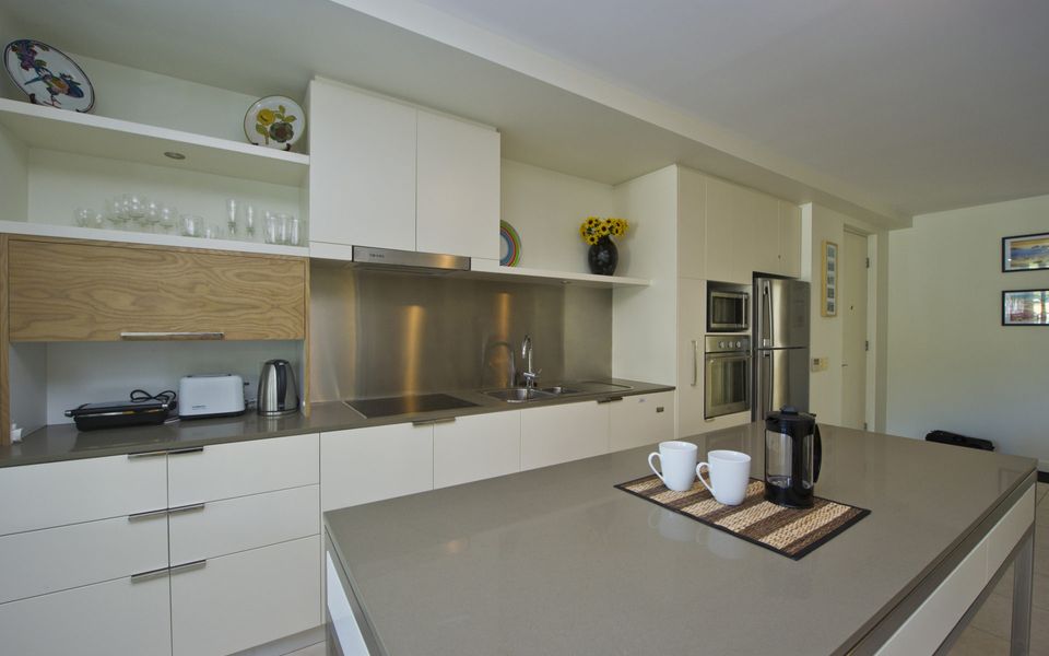 Blue on Blue Apartment 921 - Kitchen