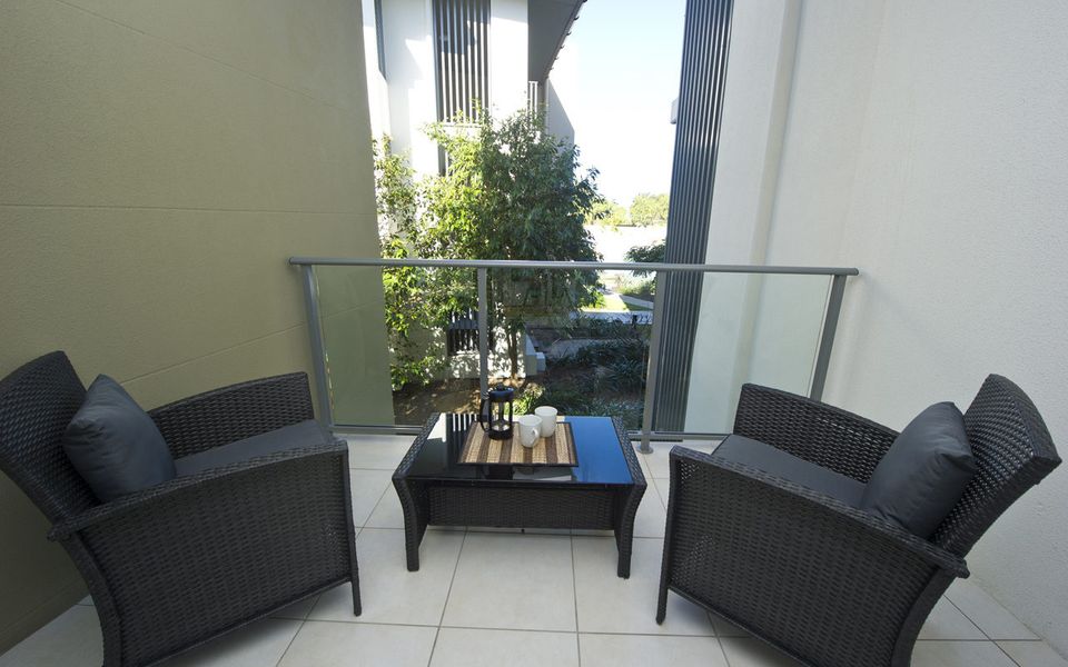 Blue on Blue Apartment 921 - Master Balcony