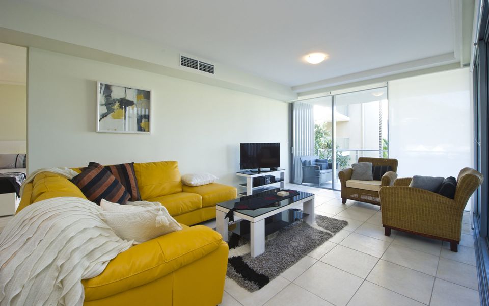 Blue on Blue Apartment 921 - Living Area