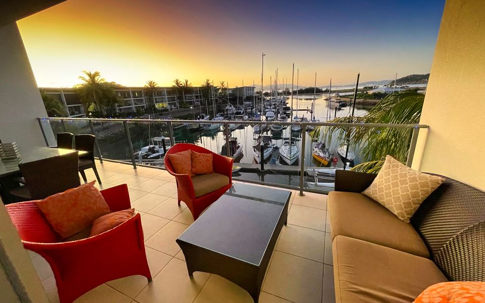 Blue on Blue Apartment 933