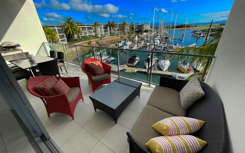 Blue on Blue Apartment 933