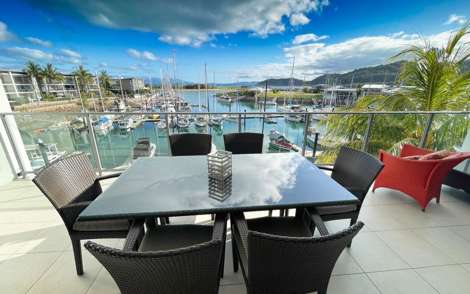 Blue on Blue Apartment 933