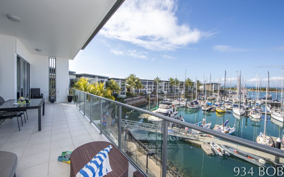 Blue on Blue Apartment 934 - Balcony