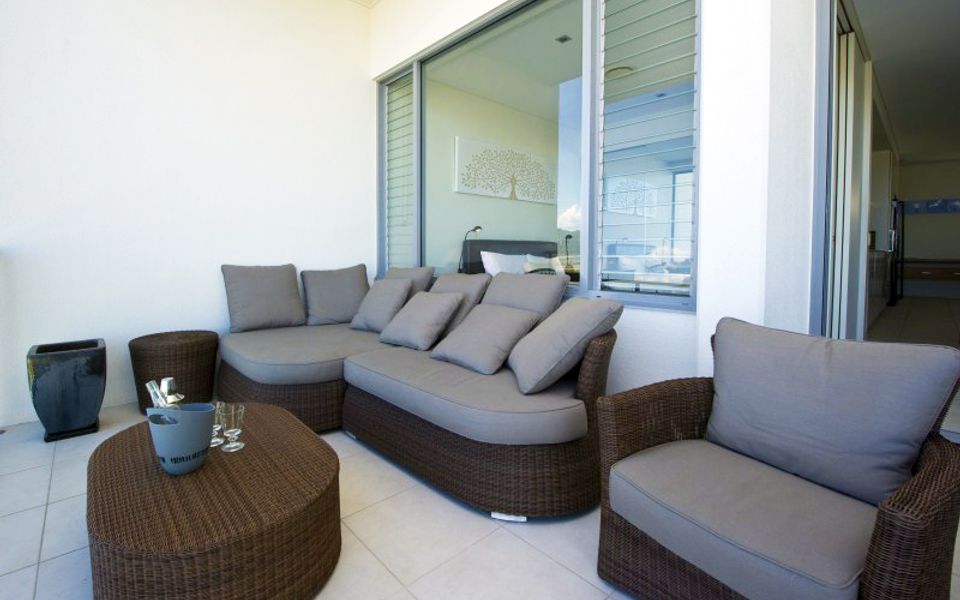 Blue on Blue Apartment 934 - Balcony