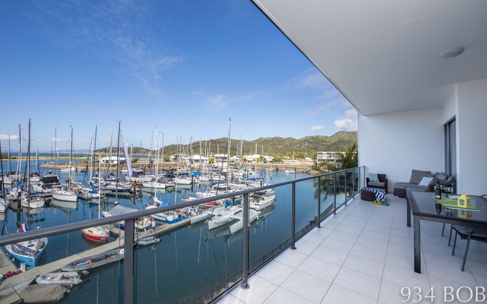 Blue on Blue Apartment 934 - Balcony