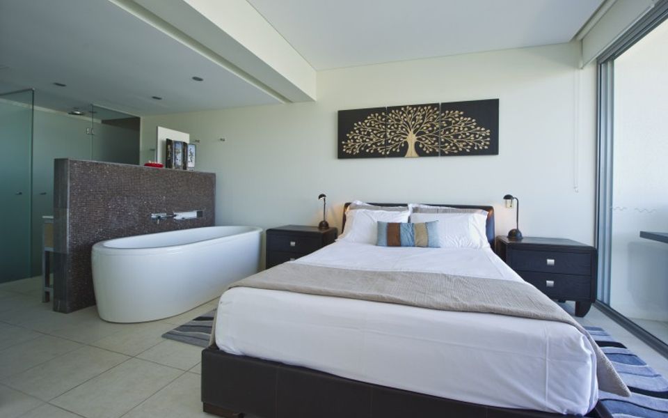 Blue on Blue Apartment 934 - Master Bedroom