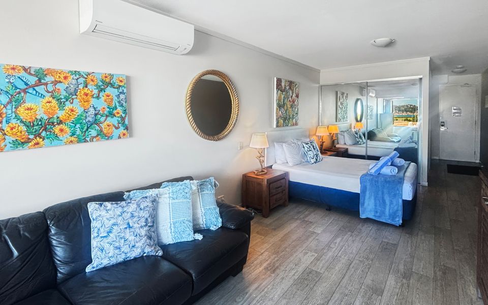 Blue on Blue Studio Room 1272