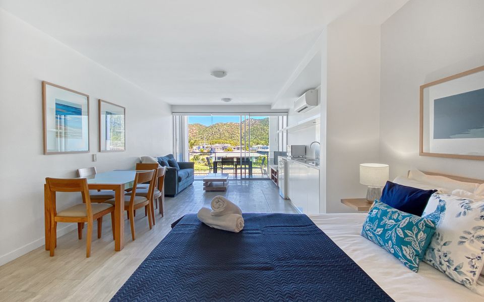 Blue on Blue Superior Studio Room 1321