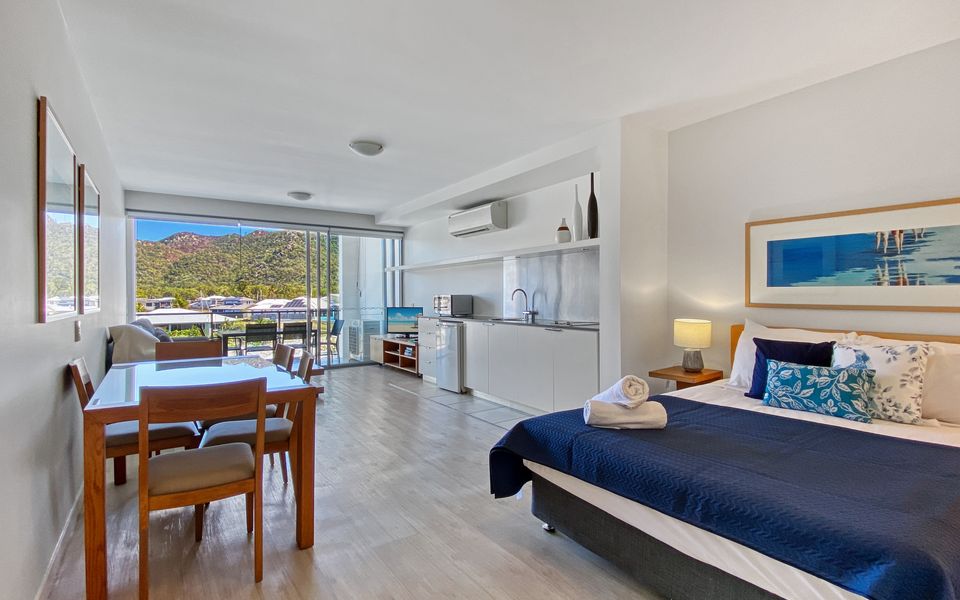 Blue on Blue Superior Studio Room 1321