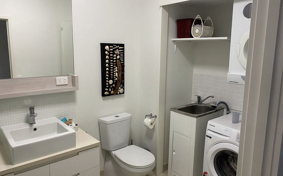 1 Bright Point Apartment 2303 - Main Bathroom