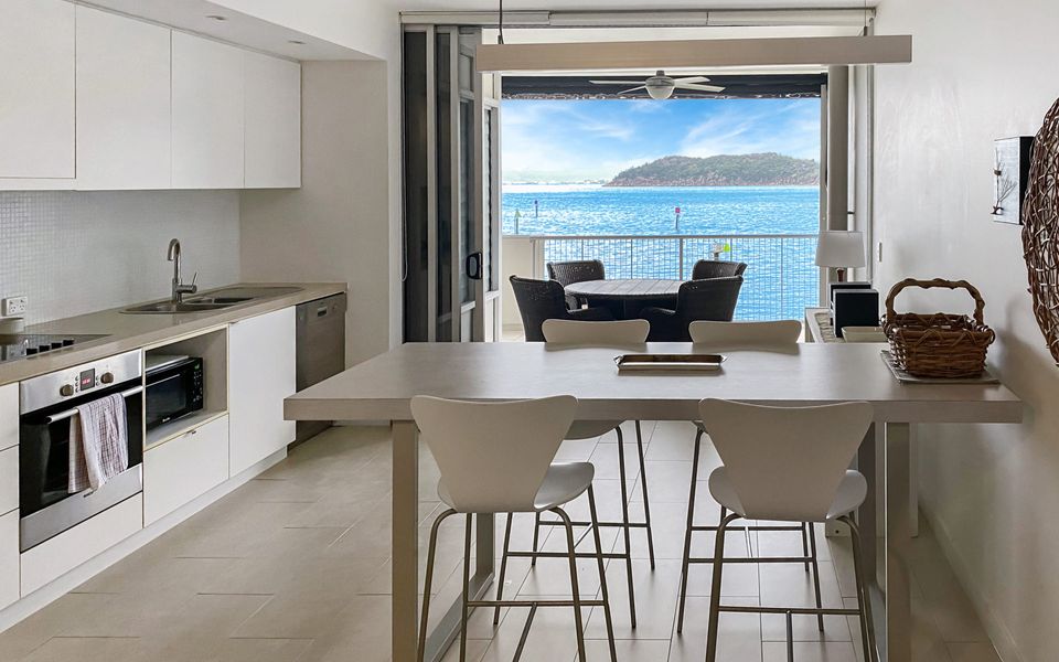 1 Bright Point Apartment 2303 - Kitchen/Dining Area