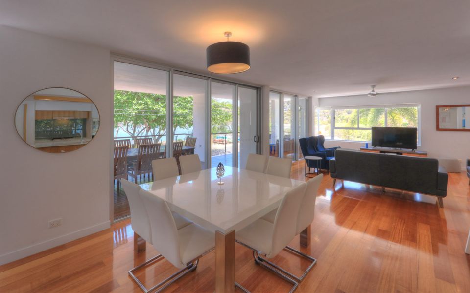 Maggies Beachfront Apt. 10