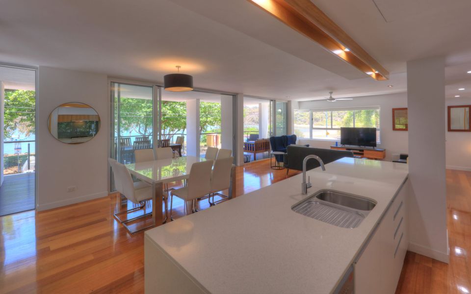 Maggies Beachfront Apt. 10