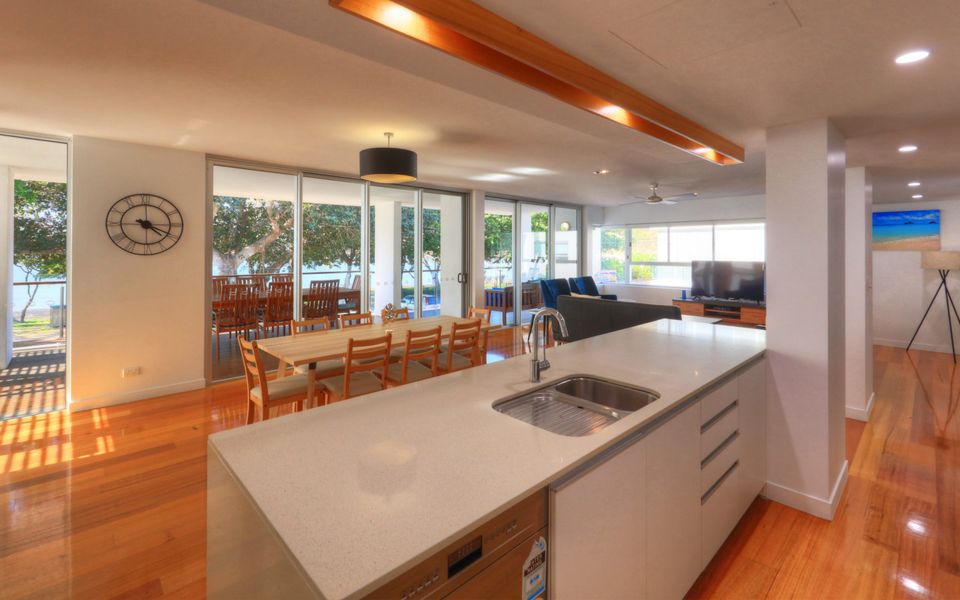 Maggies Beachfront Apt. 3