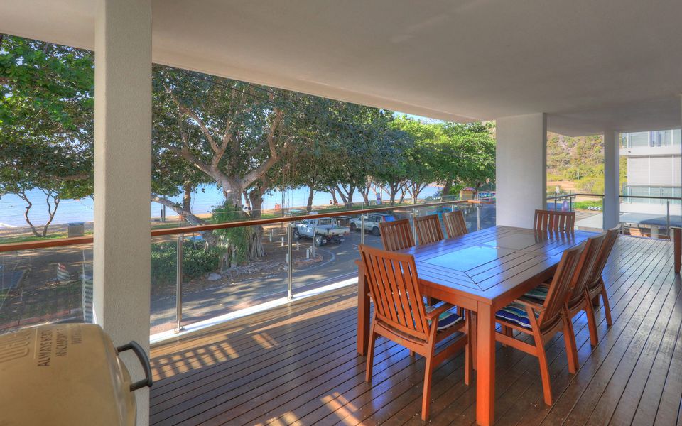 Maggies Beachfront Apt. 3