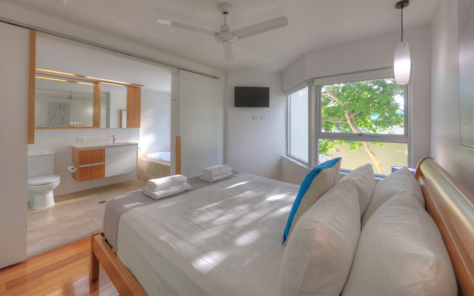 Maggies Beachfront Apt. 3