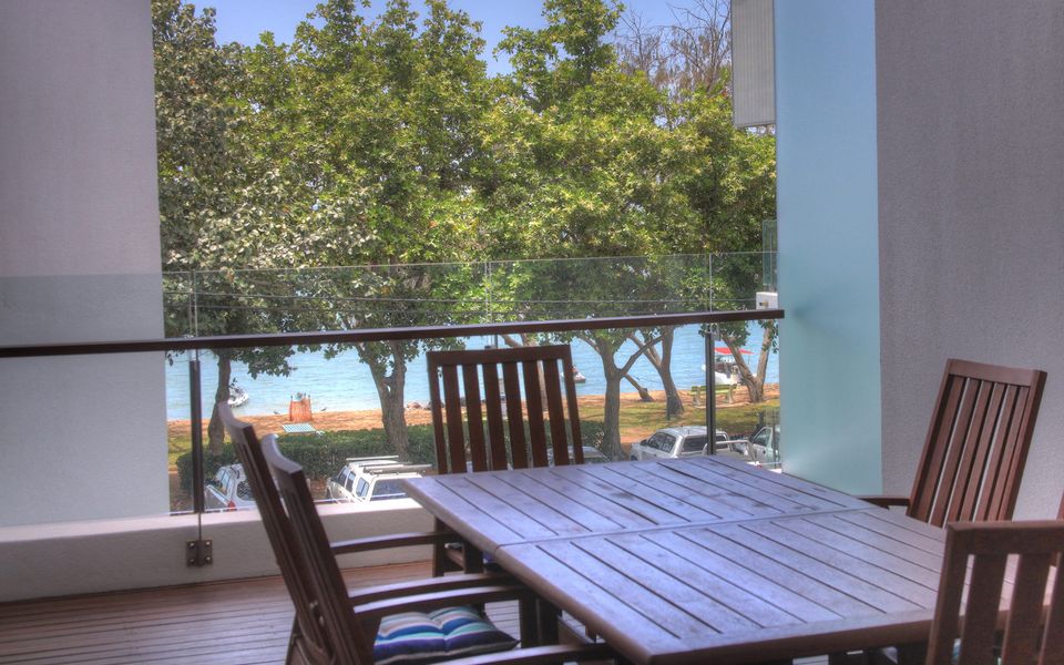 Maggies Beachfront Apt. 6