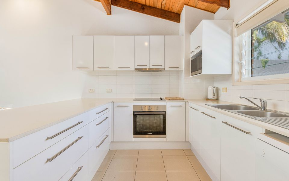 208 Marine Parade – Snapper Rocks / Rainbow Bay Beachfront