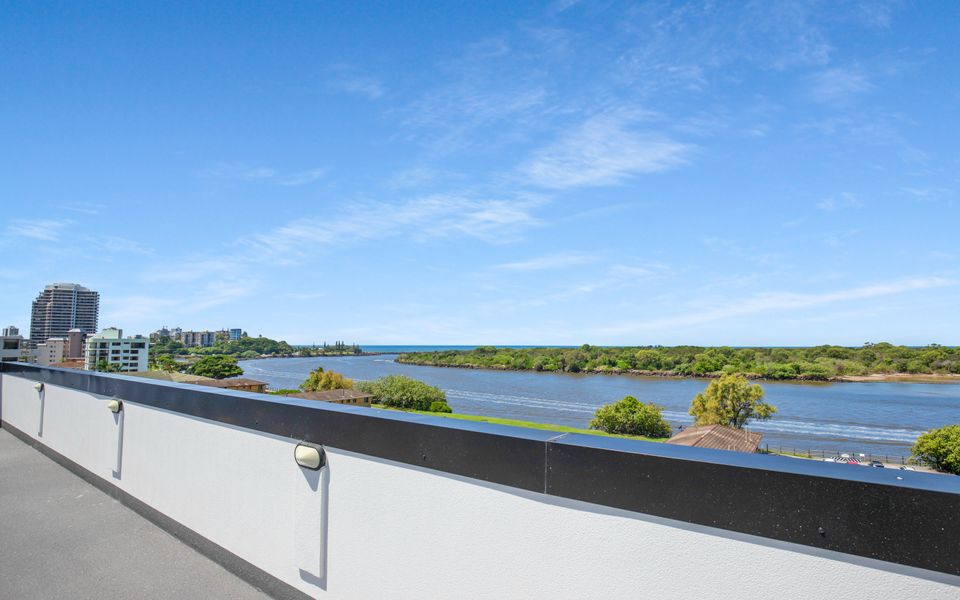 The Ivory 20 – Modern & Pet Friendly in Tweed Heads – Min. 3 night stays!